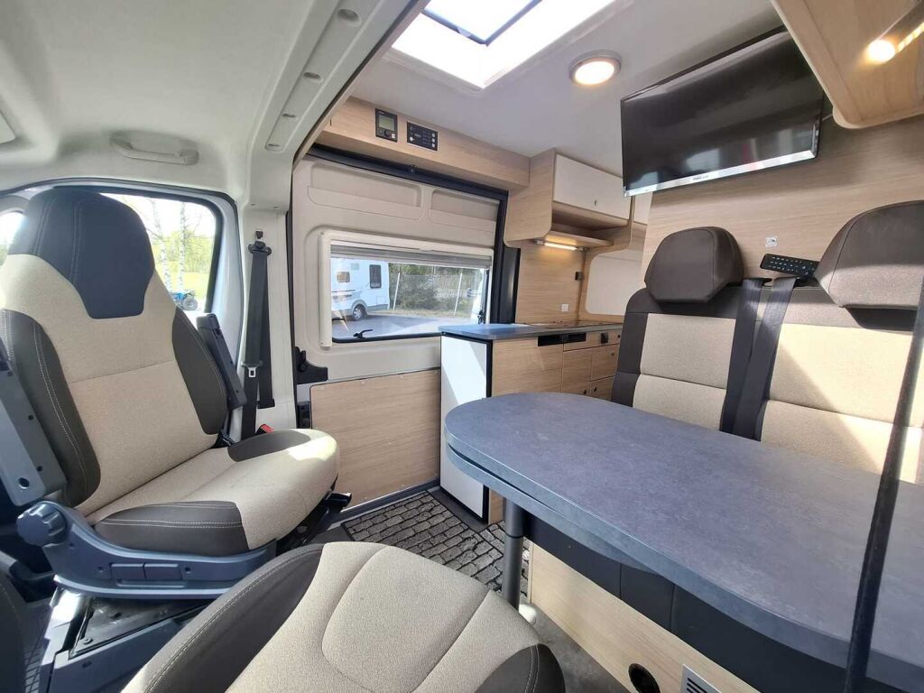 Pössl RoadCar VAN R 600 2020 Harmaa