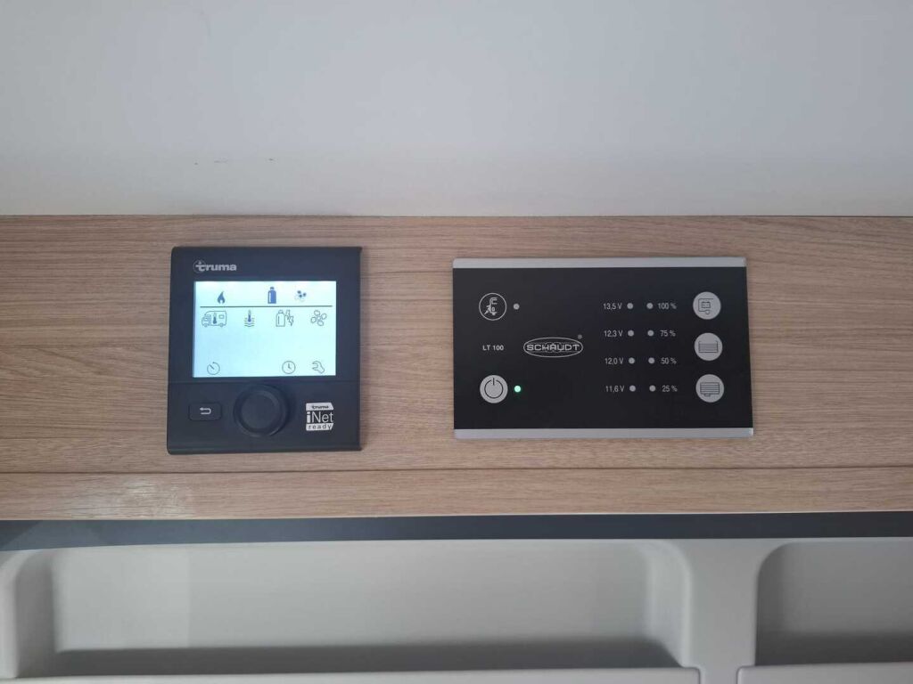 Pössl RoadCar VAN R 600 2020 Harmaa