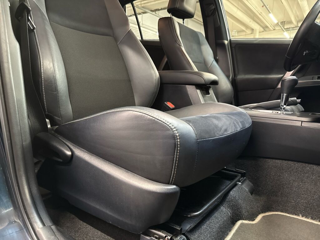 Toyota RAV4 2017 Sininen