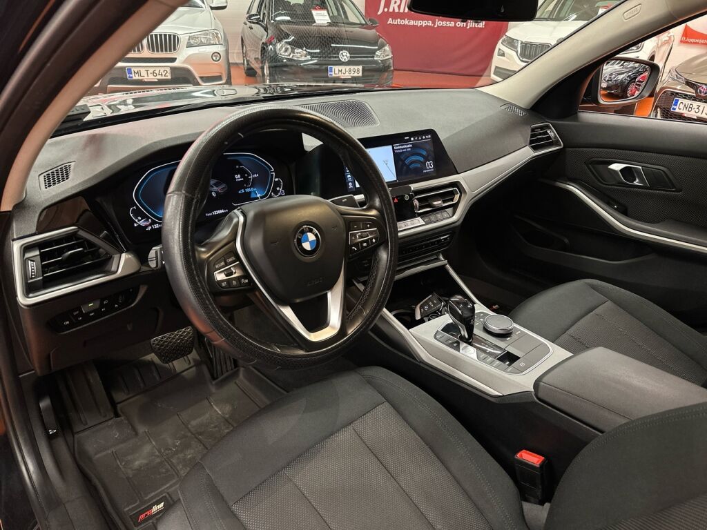 BMW 330 2019 Musta