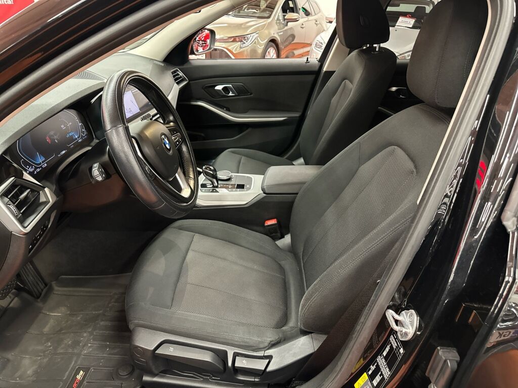 BMW 330 2019 Musta