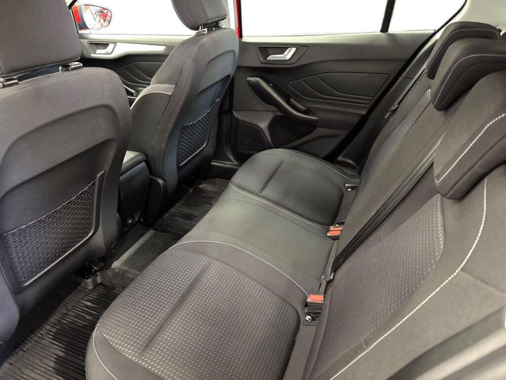 Ford Focus 2019 Punainen