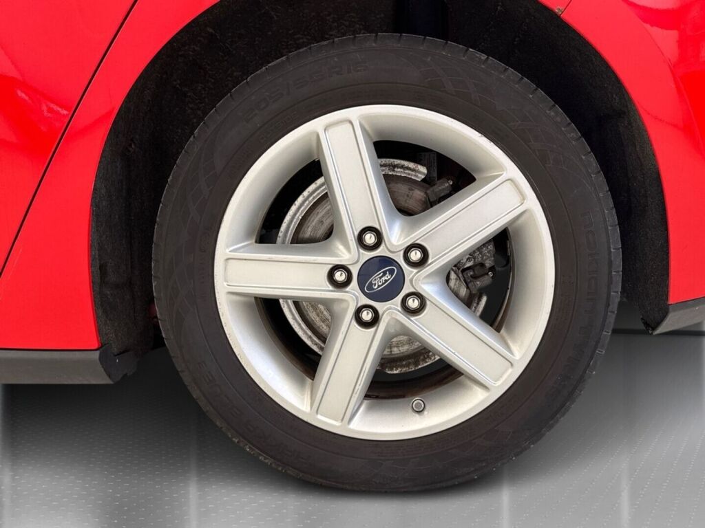 Ford Focus 2019 Punainen