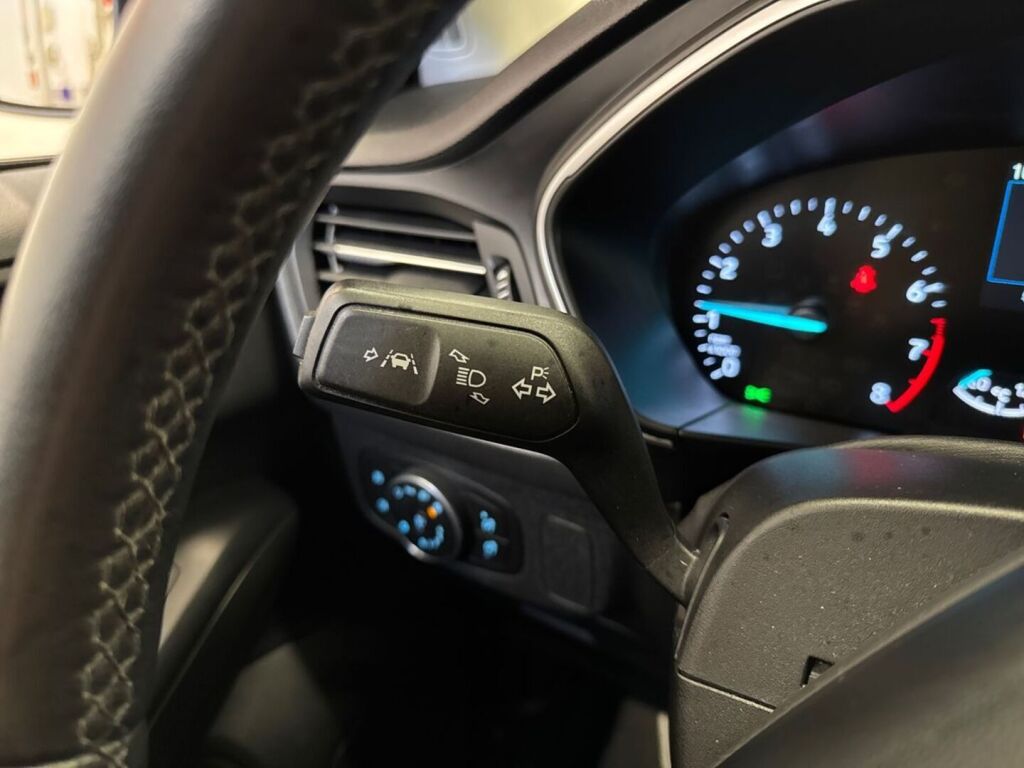 Ford Focus 2019 Punainen