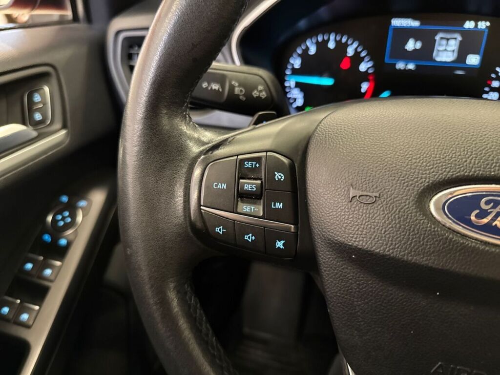 Ford Focus 2019 Punainen