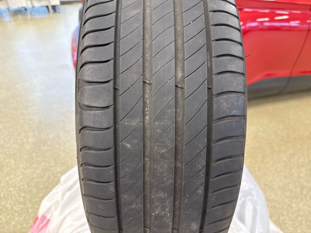 Hyundai KONA 2020 Punainen