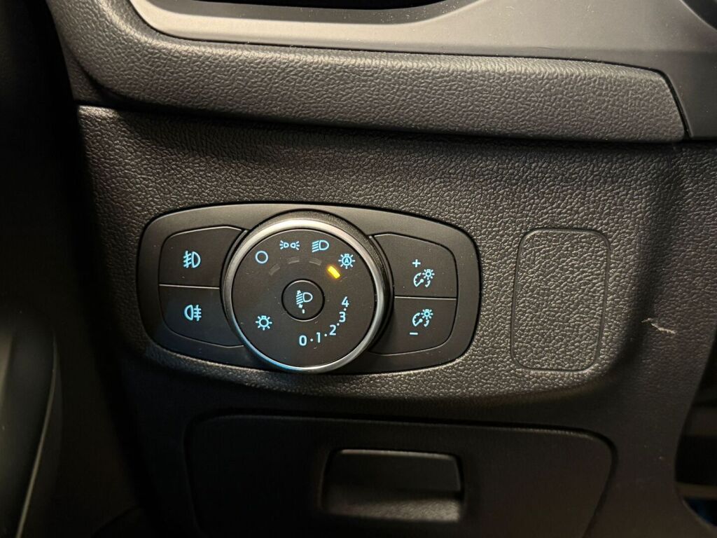 Ford Focus 2020 Valkoinen