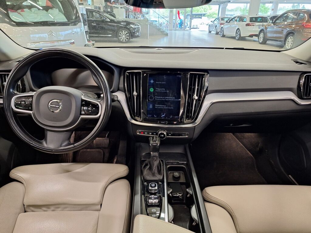 Volvo V60 2020 Valkoinen