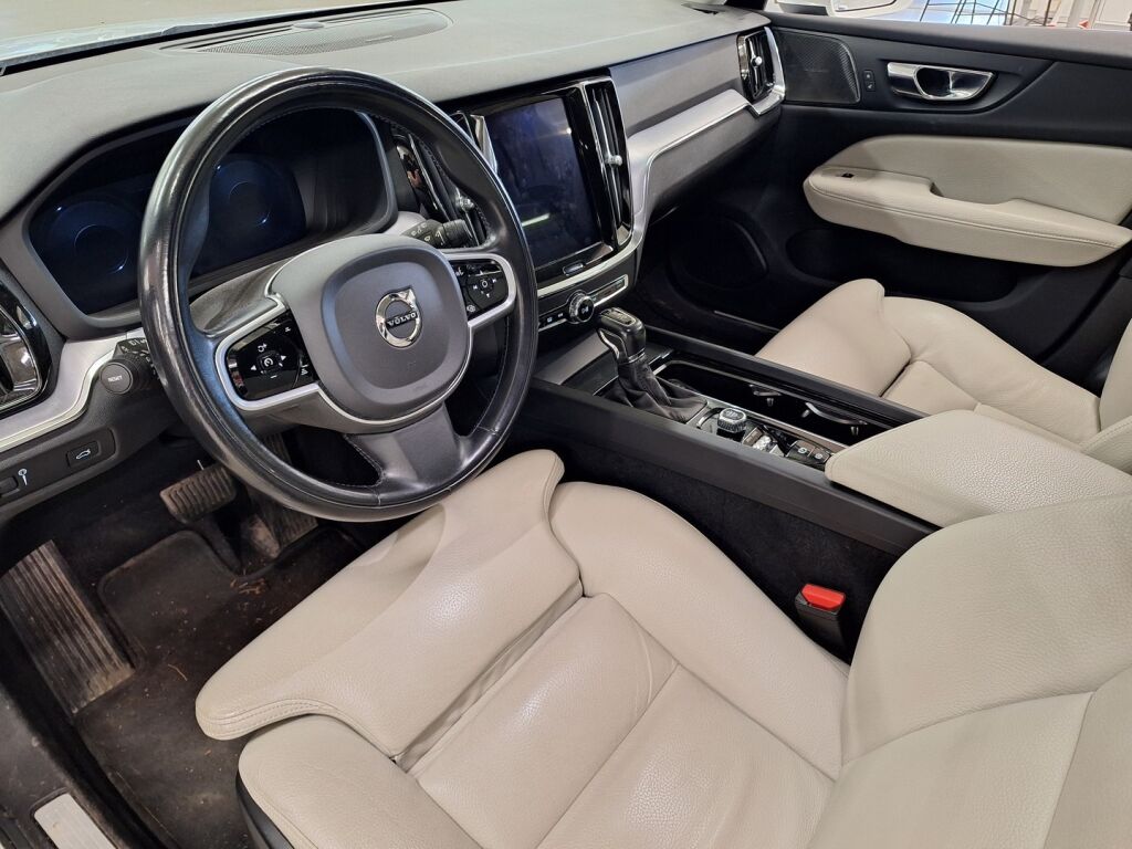Volvo V60 2020 Valkoinen