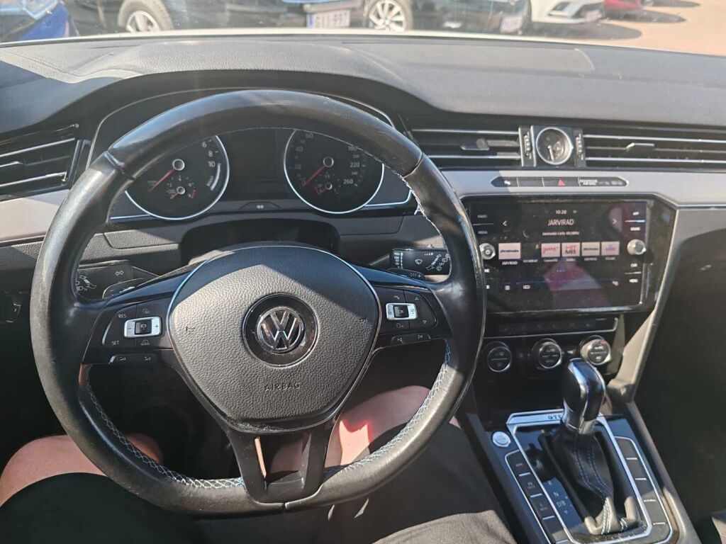 Volkswagen Passat 2018 Valkoinen