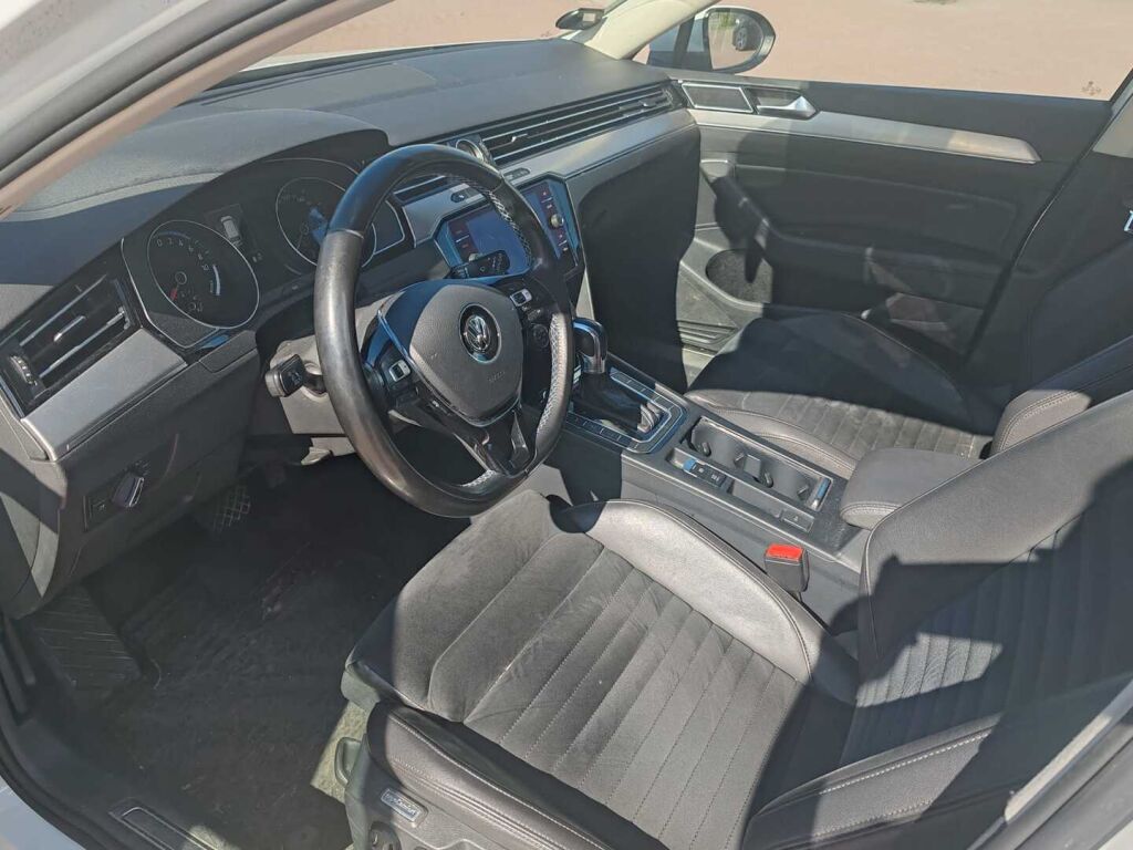 Volkswagen Passat 2018 Valkoinen