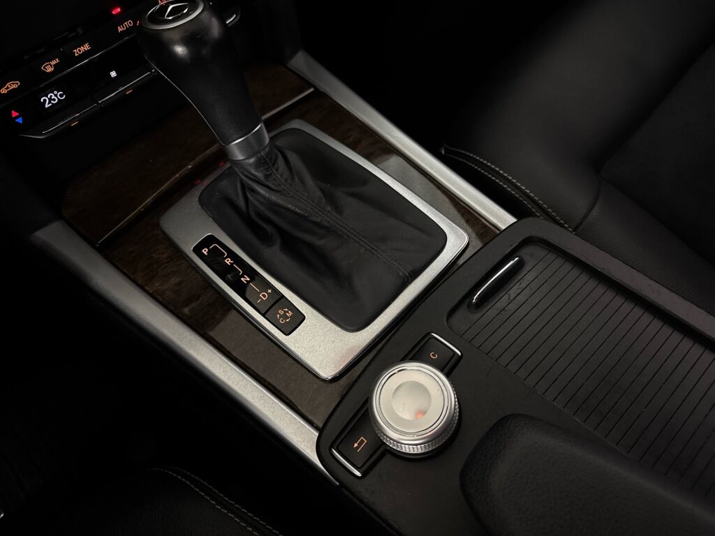 Mercedes-Benz E 2010 Valkoinen