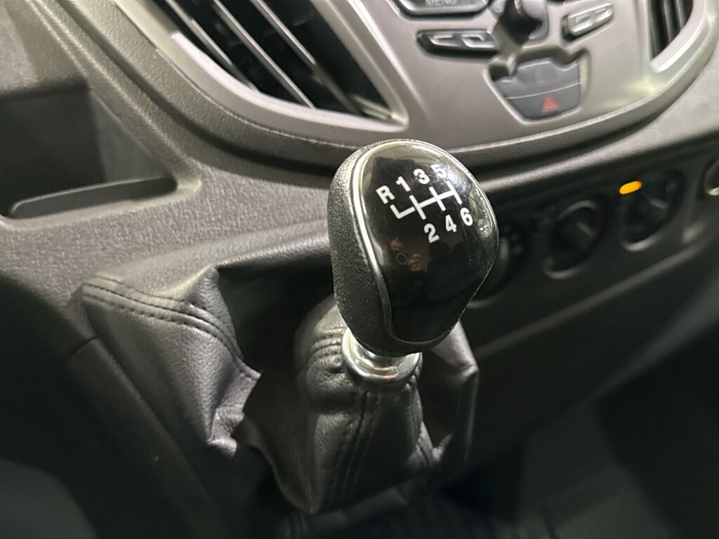 Ford Transit 2019 Valkoinen