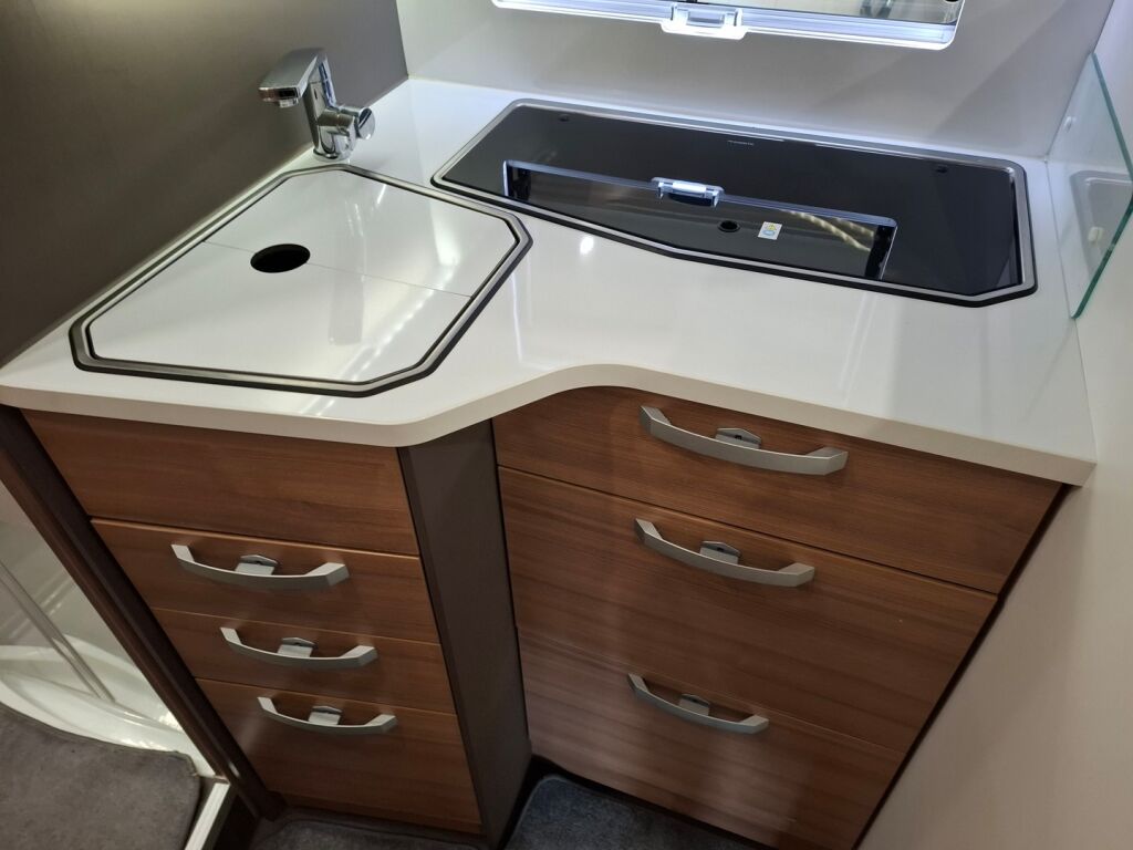 Adria Matrix 670 SL Nordkapp edition 2020 Valkoinen