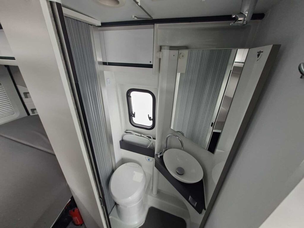 Adria TWIN SUPREME 600 SPB 2020 Harmaa