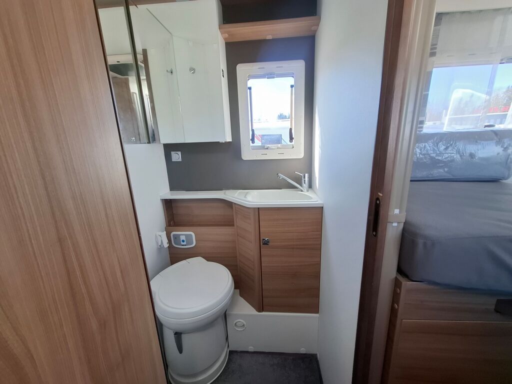 Adria Coral Plus 670 SL 2020 Harmaa