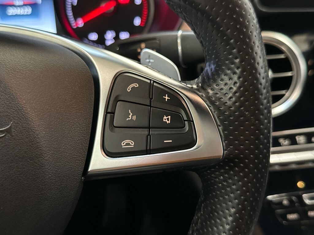 Mercedes-Benz C 2017 Musta