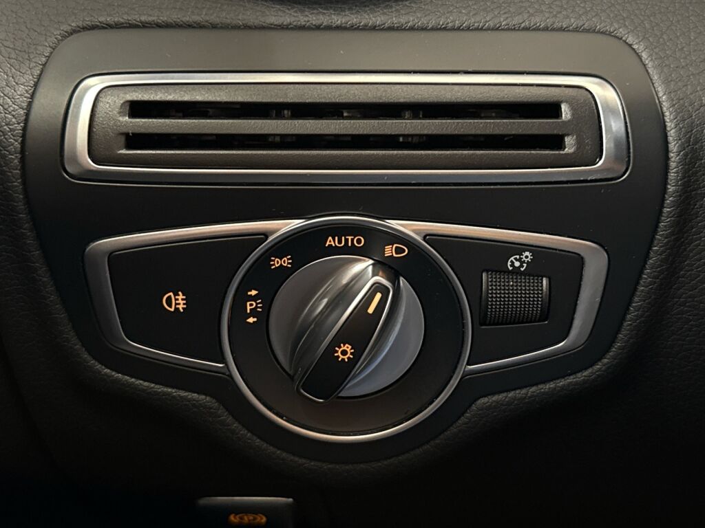 Mercedes-Benz C 2017 Musta