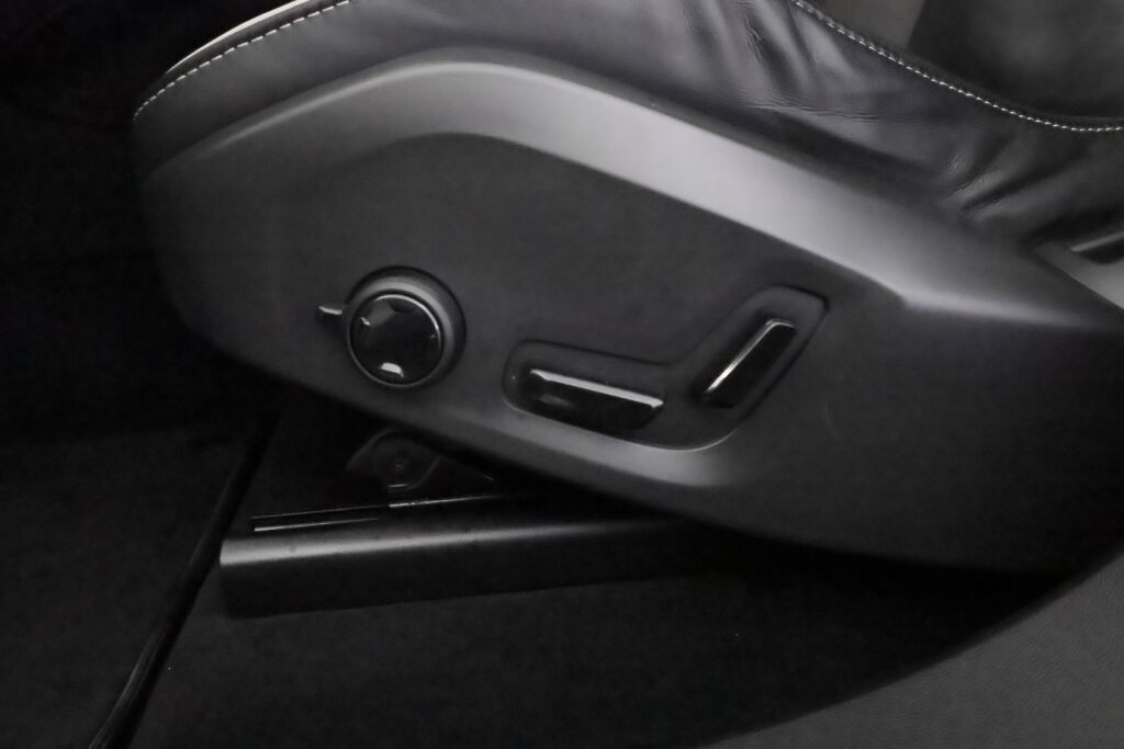 Volvo XC60 2020 Valkoinen