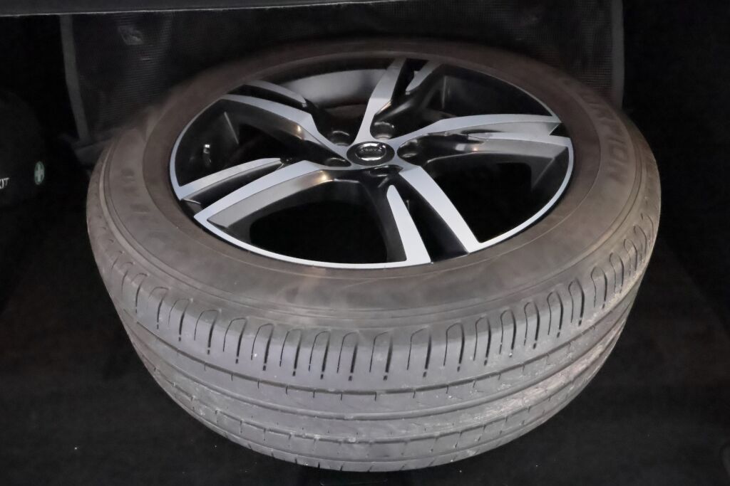 Volvo XC60 2020 Valkoinen