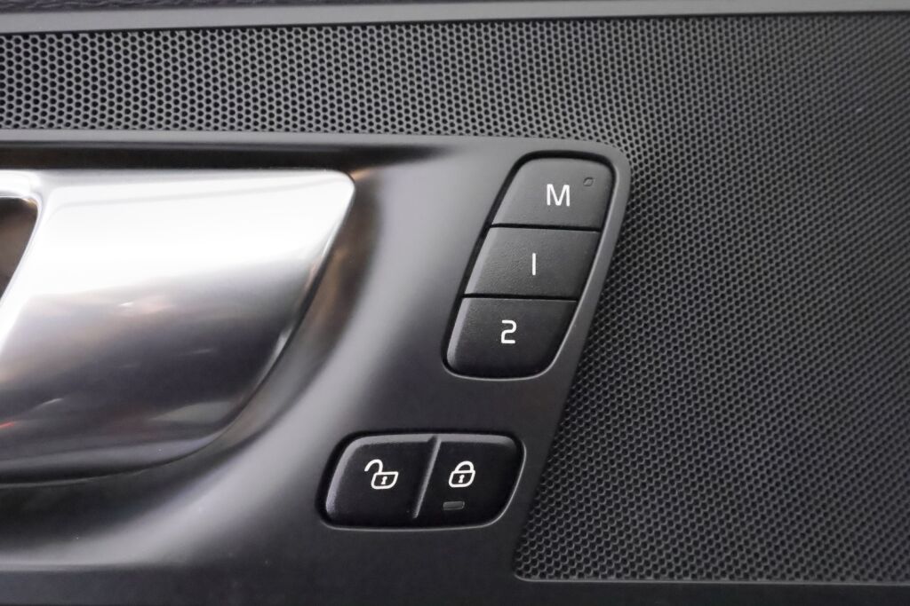 Volvo XC60 2020 Valkoinen