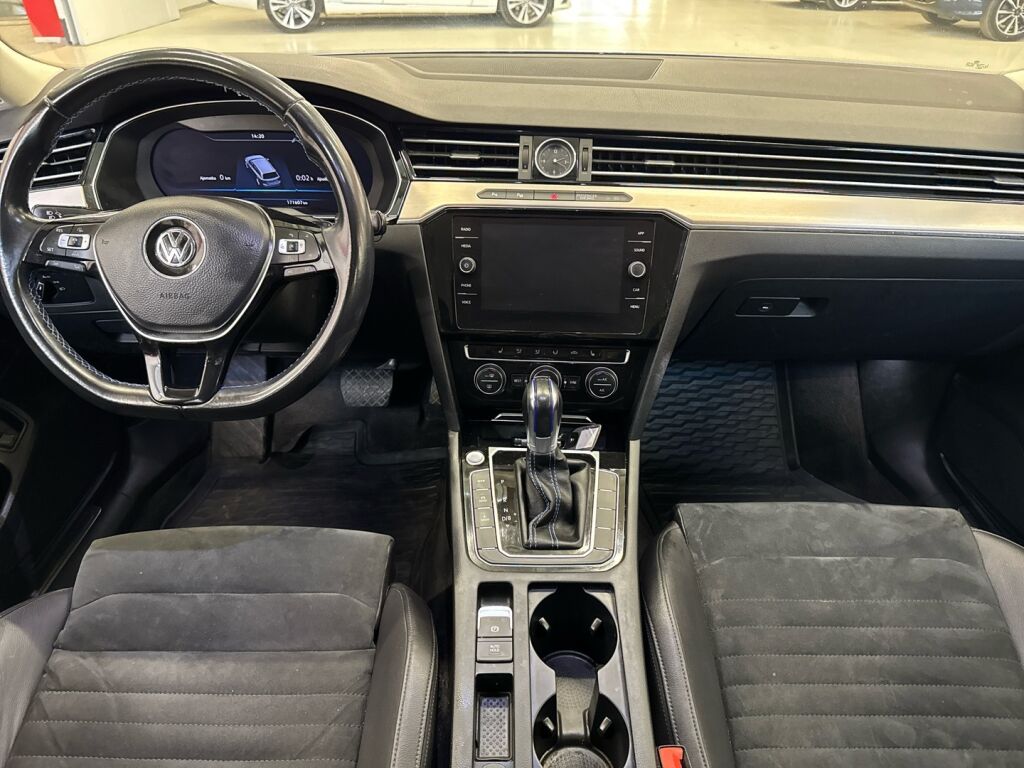 Volkswagen Passat 2018 Valkoinen