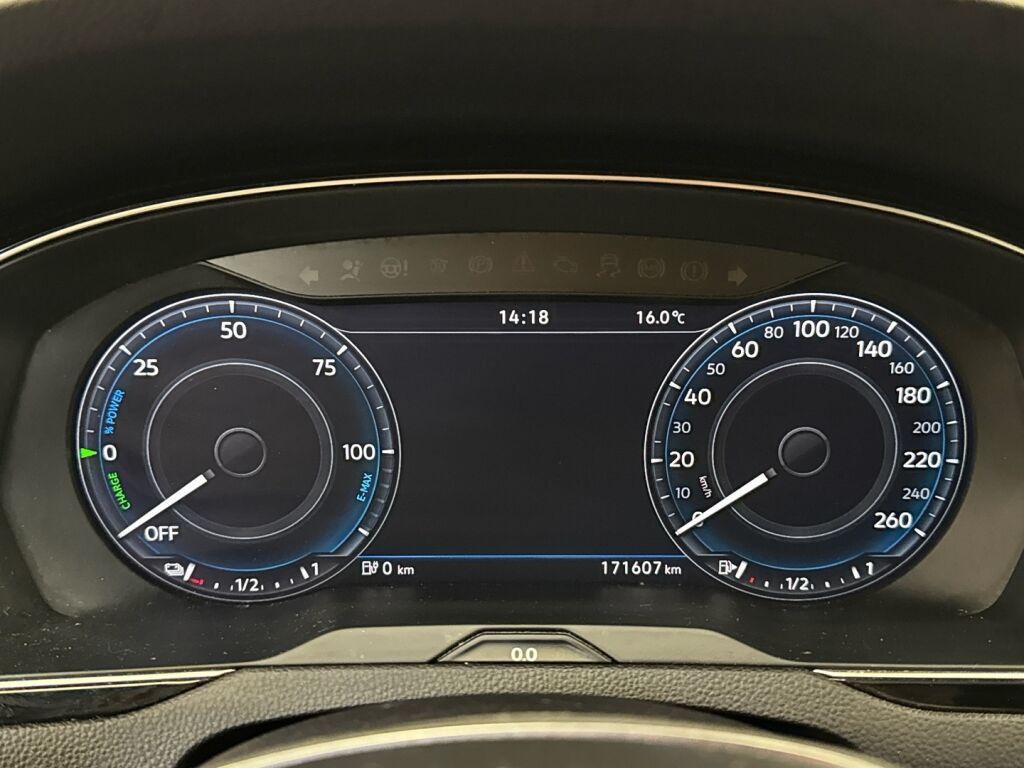 Volkswagen Passat 2018 Valkoinen