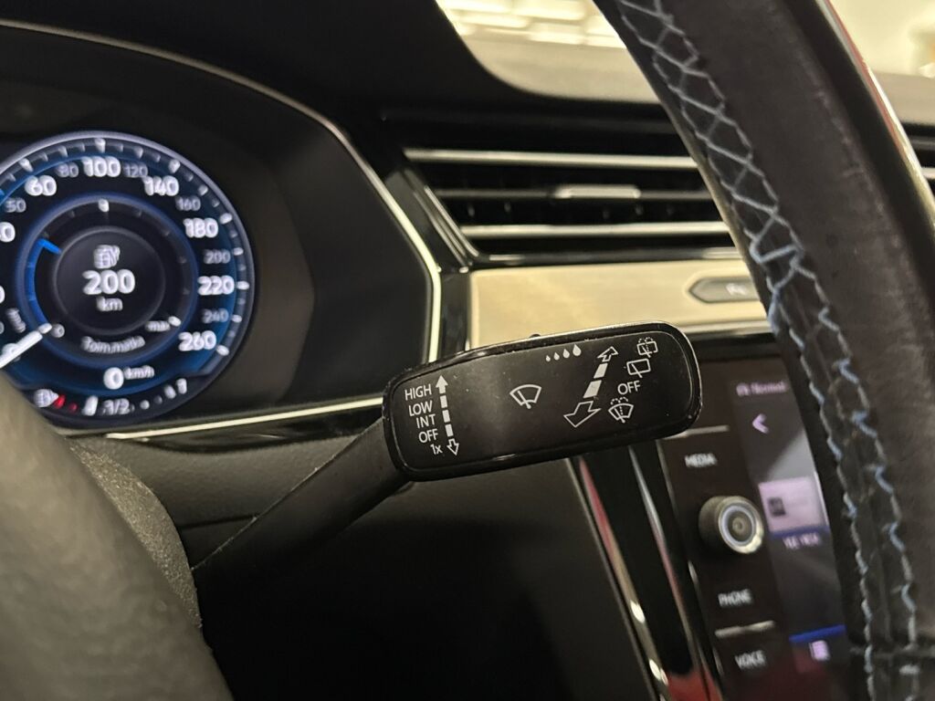 Volkswagen Passat 2018 Valkoinen