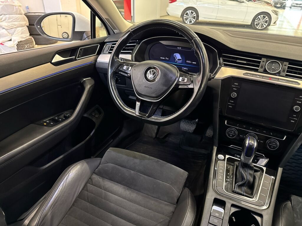 Volkswagen Passat 2018 Valkoinen