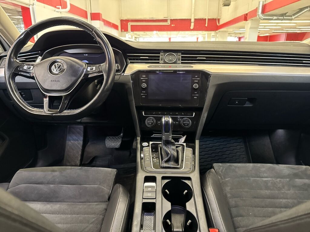 Volkswagen Passat 2018 Valkoinen