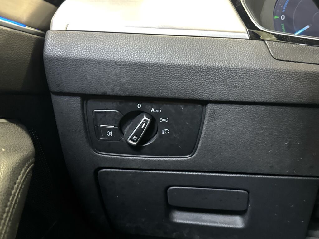 Volkswagen Passat 2018 Valkoinen