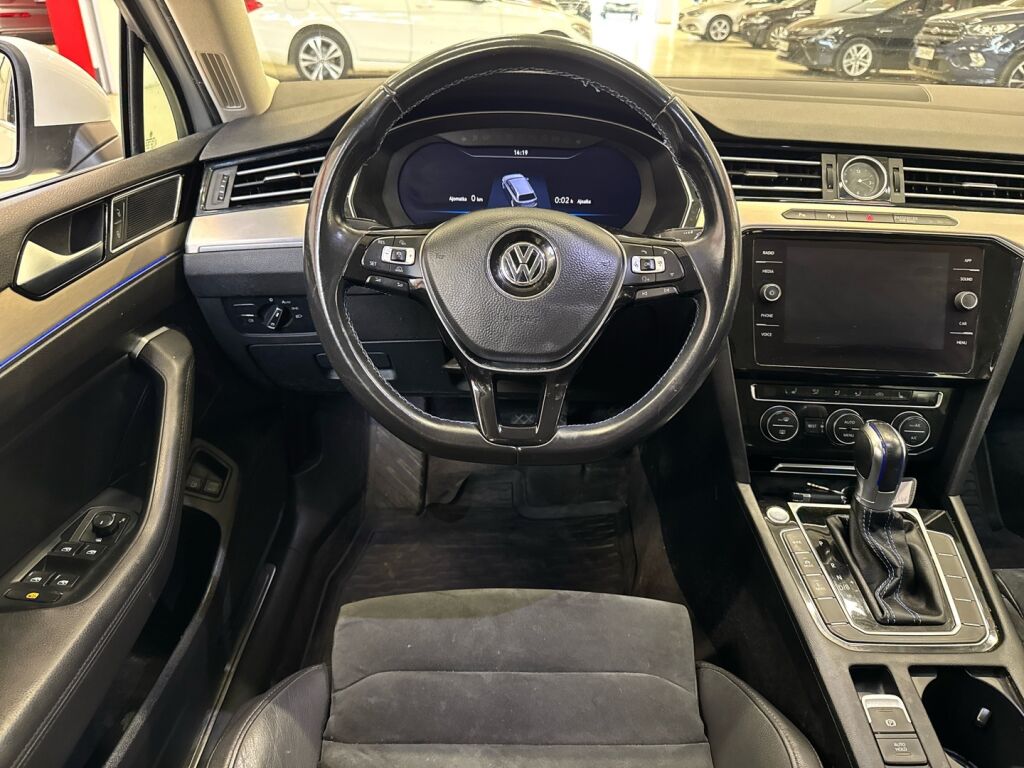 Volkswagen Passat 2018 Valkoinen