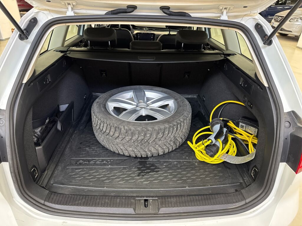 Volkswagen Passat 2018 Valkoinen