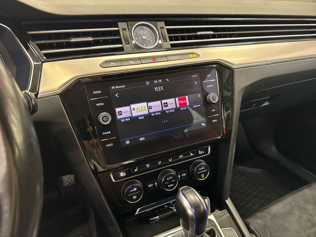 Volkswagen Passat 2018 Valkoinen