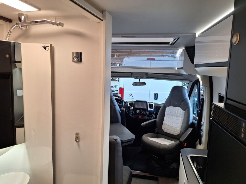 Adria TWIN SUPREME 2020 Harmaa