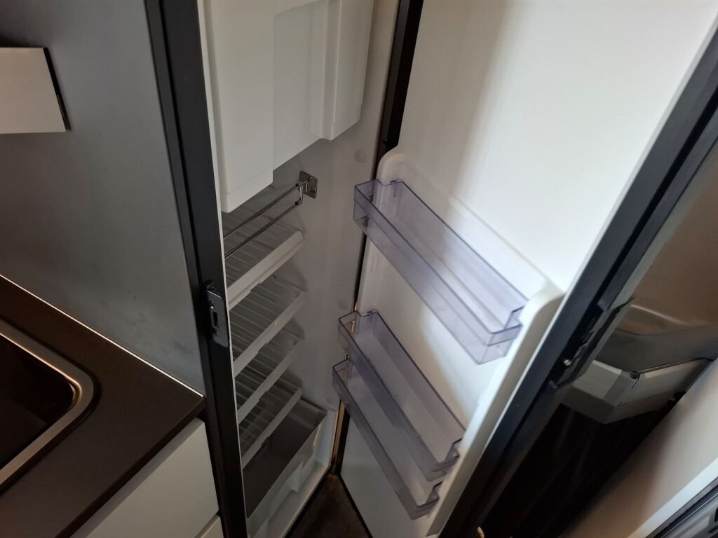 Adria TWIN SUPREME 2020 Harmaa