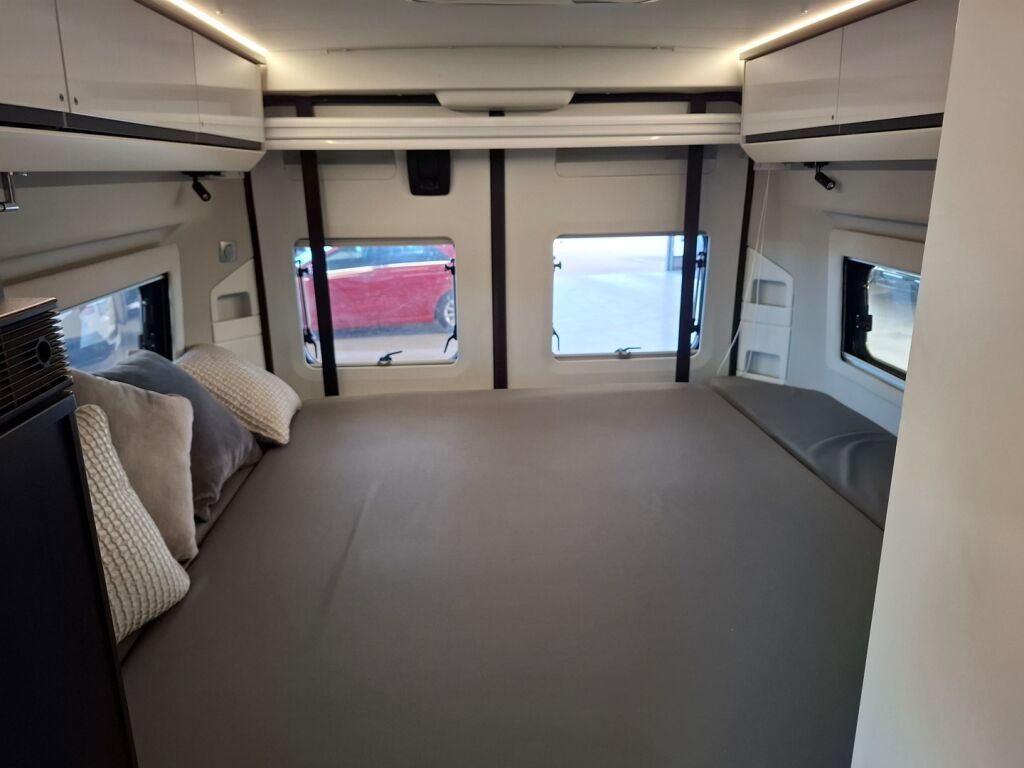 Adria TWIN SUPREME 2020 Harmaa