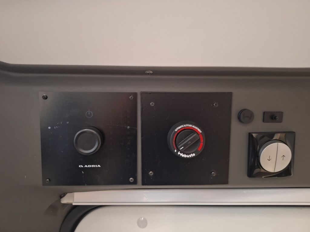 Adria TWIN SUPREME 2020 Harmaa