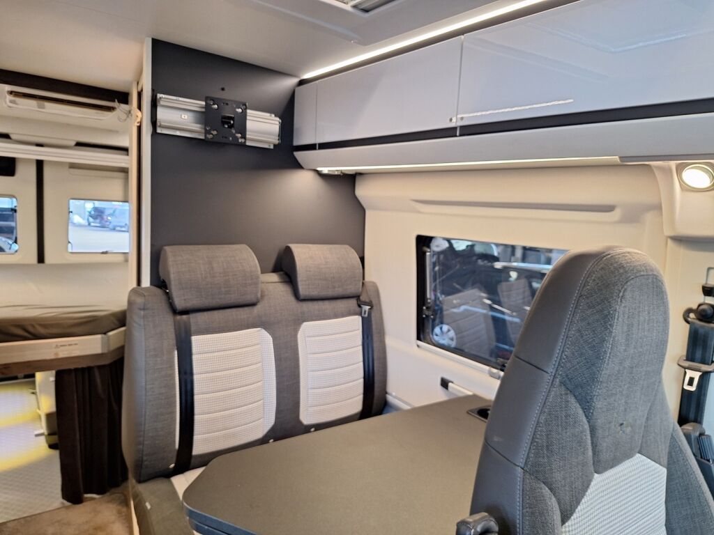 Adria TWIN SUPREME 2020 Harmaa