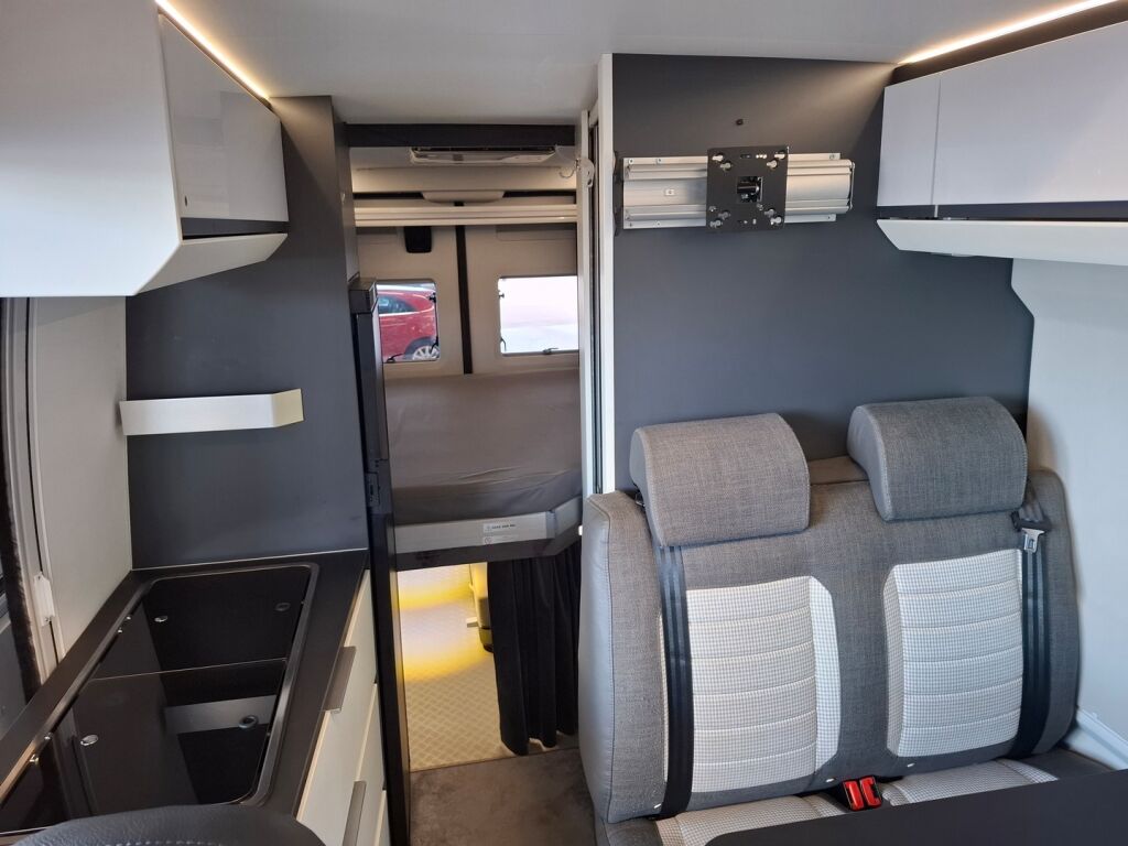 Adria TWIN SUPREME 2020 Harmaa