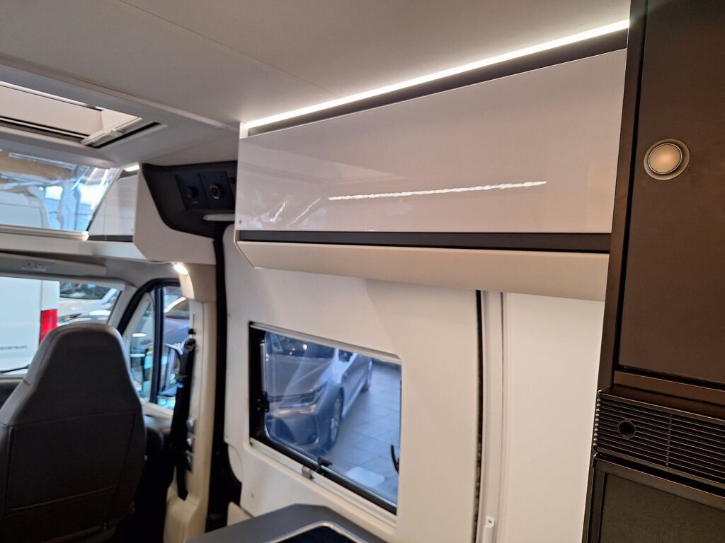 Adria TWIN SUPREME 2020 Harmaa