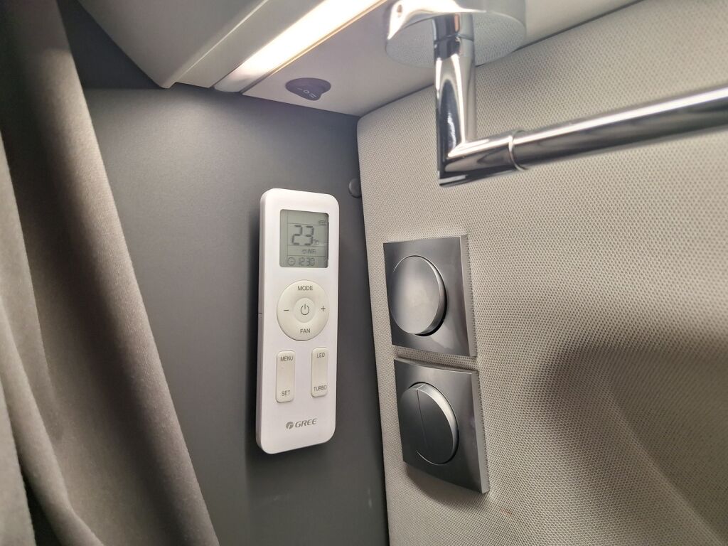 Adria TWIN SUPREME 2020 Harmaa