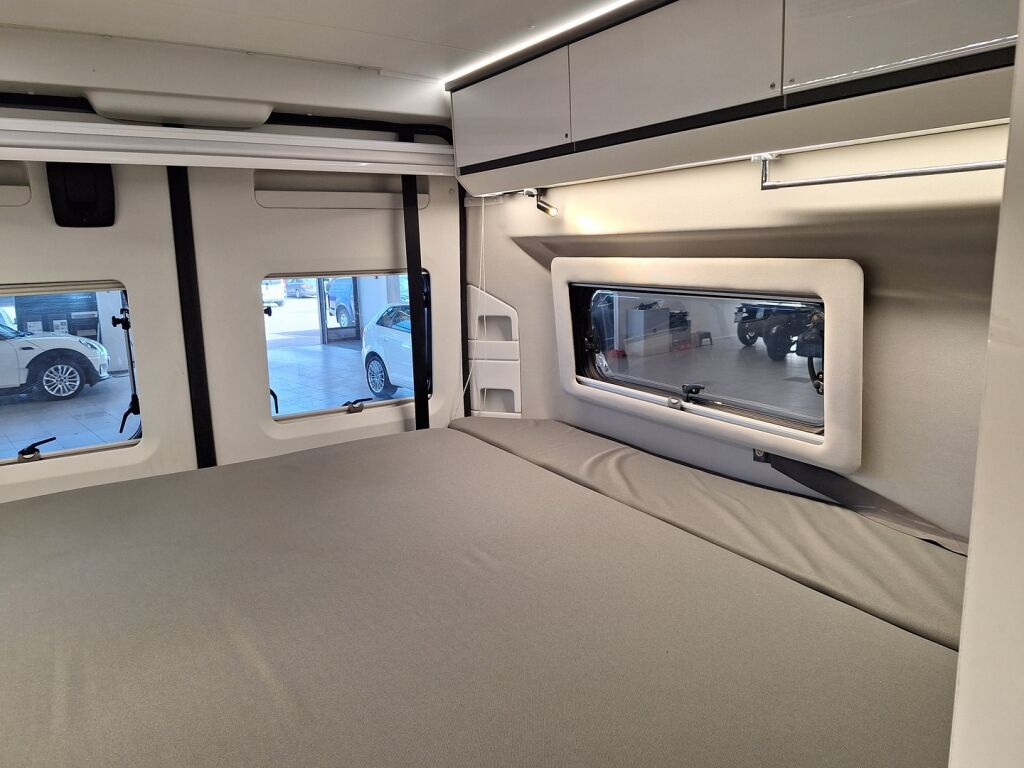 Adria TWIN SUPREME 2020 Harmaa