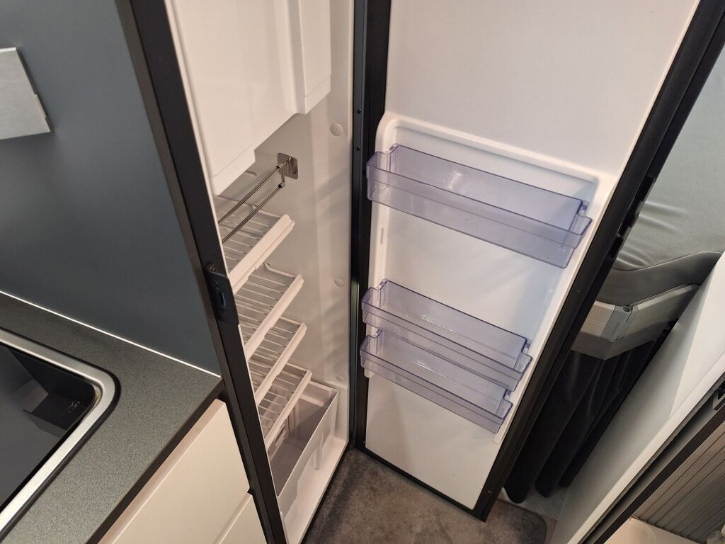 Adria TWIN SUPREME 2020 Harmaa