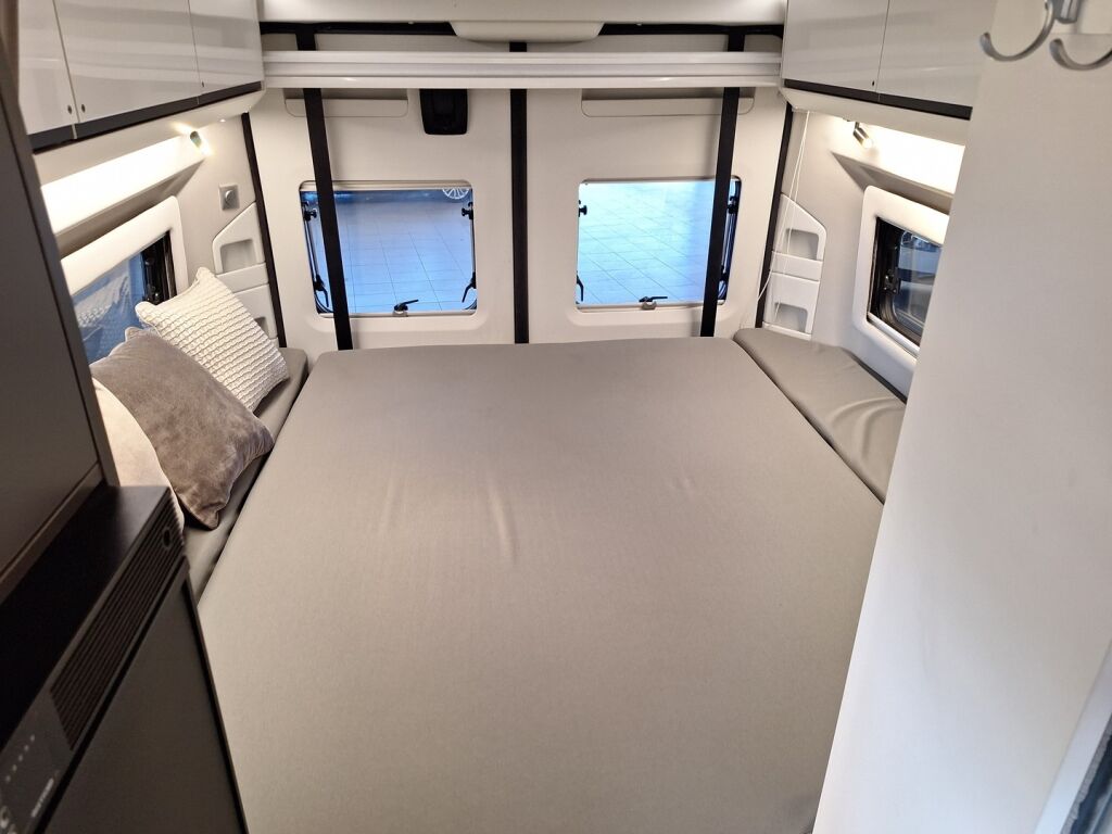 Adria TWIN SUPREME 2020 Harmaa