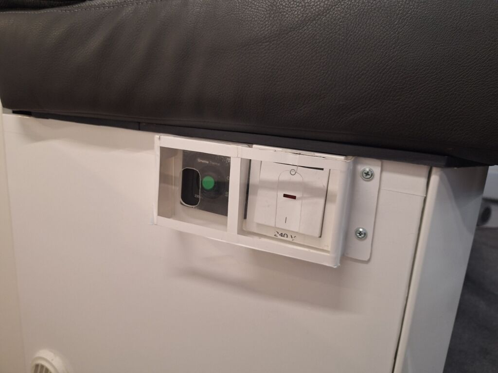 Adria TWIN SUPREME 2020 Harmaa