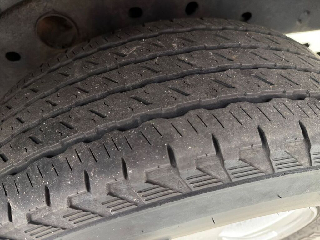 Mitsubishi L200 2011 Punainen