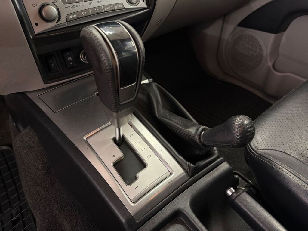 Mitsubishi L200 2011 Punainen