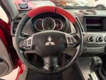 Mitsubishi L200 2011 Punainen