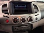 Mitsubishi L200 2011 Punainen